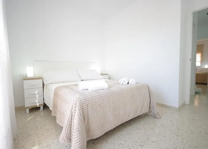 135 Livingtarifa Luna شقة